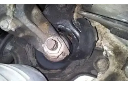 VW Tiguan Engine Mount Snaps at 120 km/h – Driver Walks Away, Now Wants VW to Pay $140K